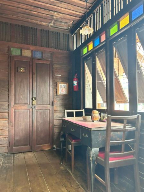 Chest's Place
